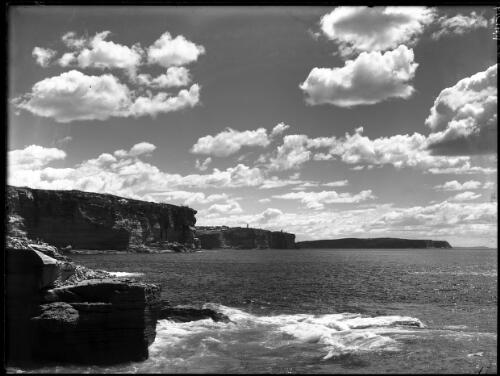 Seascapes taken from Bondi near south outlet, extended view [2] [picture] : [Sydney, New South Wales] / [Frank Hurley]