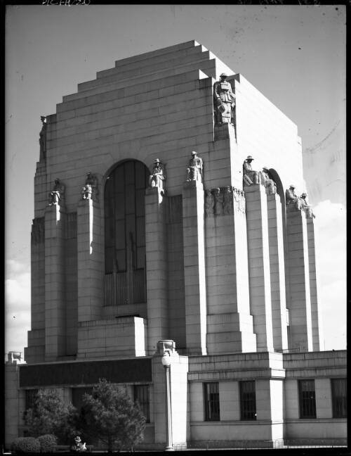 War Memorial Shrine Hyde Park, close up [picture] : [Sydney, New South Wales] / [Frank Hurley]