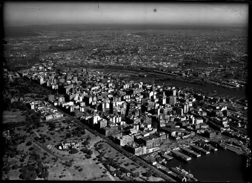 [Royal Botanic Gardens, Government House, Circular Quay, Darling Harbour, 1950s] [picture] : [Sydney, New South Wales, Aerial] / [Frank Hurley]
