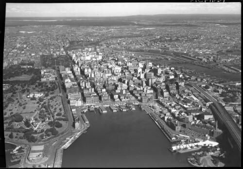 [Circular Quay to Botany Bay] [picture] : [Sydney, New South Wales, Aerial] / [Frank Hurley]