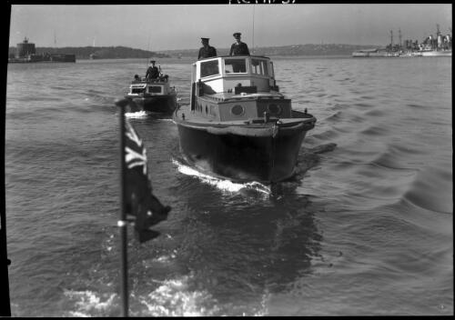 [Two boats on Sydney Harbour, Fort Denison, warships] [picture] : [Sydney, New South Wales] / [Frank Hurley]