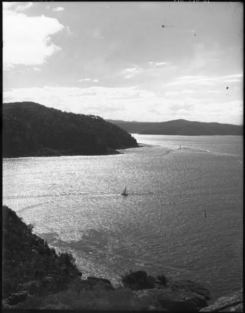 Sunshine glare on water Broken Bay [Sailing boats, 1940s] [picture] : [Sydney, New South Wales] / [Frank Hurley]