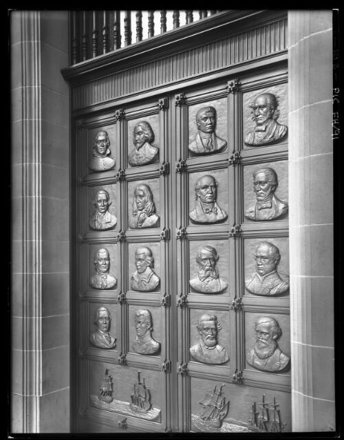 Explorers, doorway entrance Public Library [bronze centre doors, Public Library of New South Wales] [picture] : [Sydney, New South Wales] / [Frank Hurley]