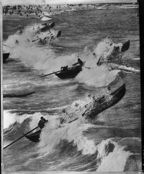 Surf boats Bondi [boat race and surf carnival] [picture] : [Sydney, New South Wales] / [Frank Hurley]