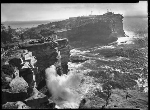 The Gap Watson's Bay, Sydney Harbour, New South Wales [picture] / [Frank Hurley]