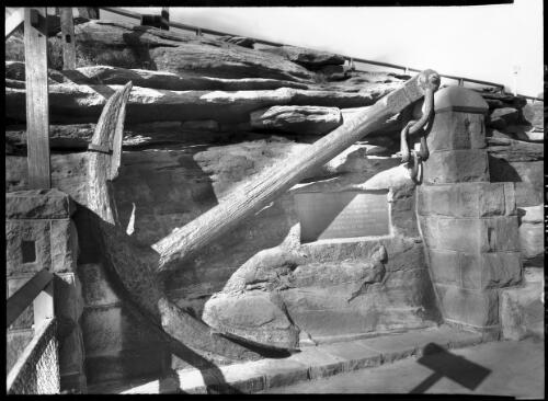 Anchor of the Dunbar at Watson's Bay [sandstone wall and memorial plaque of shipwreck] [picture] : [Sydney Harbour, New South Wales] / [Frank Hurley]