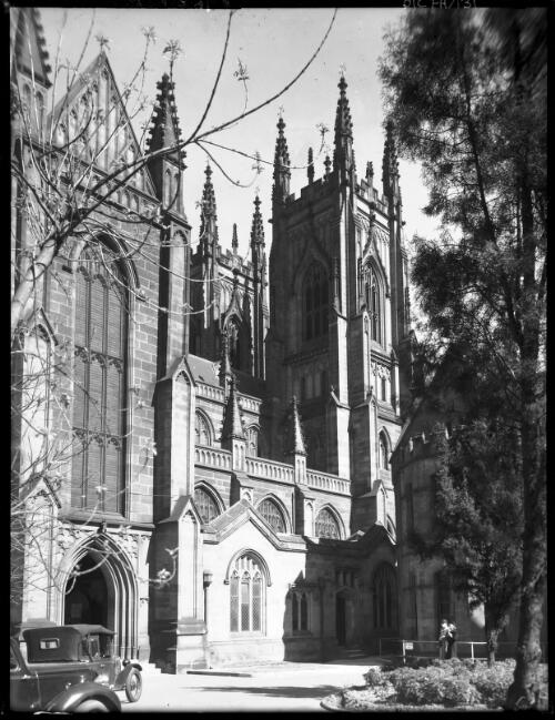 Exterior, St Andrew's Cathedral [1940s] [picture] : [Sydney, New South Wales] / [Frank Hurley]