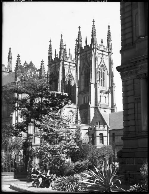 Exterior St Andrew's Cathedral [1940s] [picture] : [Sydney, New South Wales] / [Frank Hurley]