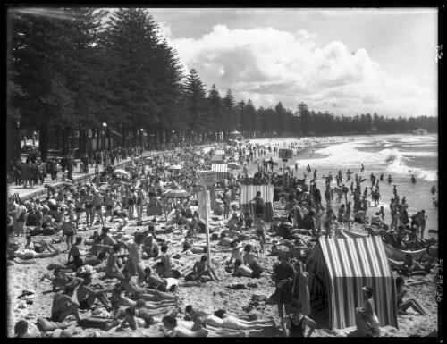 Manly beach, general view [picture] : [Beaches, Sydney, New South Wales] / [Frank Hurley]