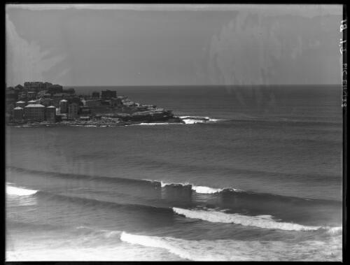 Ben Buckler, Bondi [picture] : [Beaches, Sydney, New South Wales] / [Frank Hurley]