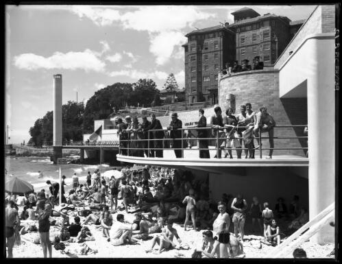 Overhanging walk Manly & shark tower [Surf Life Saving Club, Manly, New South Wales, 1950s] [picture] : [Beaches, Sydney, New South Wales] / [Frank Hurley]