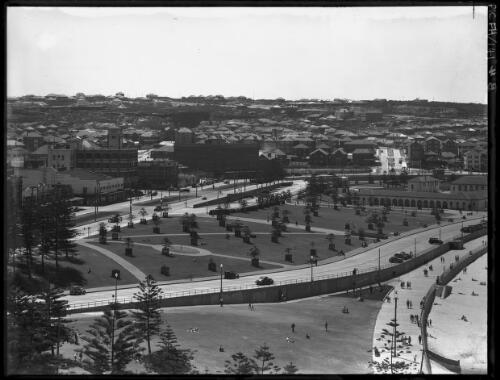 Park, Bondi [picture] : [Beaches, Sydney, New South Wales] / [Frank Hurley]