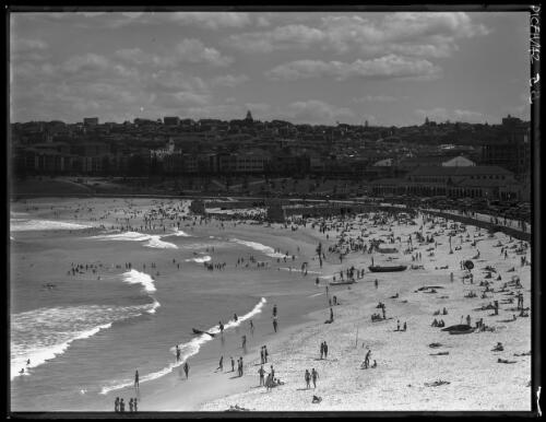 Beach from Bondi north [looking South with two groynes which were destroyed in January 1942] [picture] : [Beaches, Sydney, New South Wales] / [Frank Hurley]