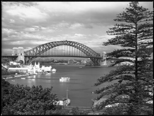 Bridge from Lavender Bay [picture] : [Sydney Harbour, New South Wales] / [Frank Hurley]