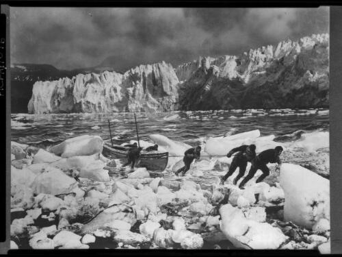 The leader and his crew land on the ice-littered shores of King Haakon Bay, South Georgia [Shackleton expedition, 10 May 1916] [picture] : [Antarctica] / [Frank Hurley]
