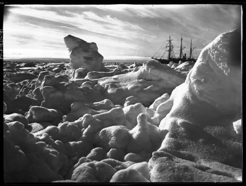 [A midnight sunset and the Endurance in the Weddell Sea, Shackleton expedition, ca. 22 February 1915] [picture] : [Antarctica] / [Frank Hurley]