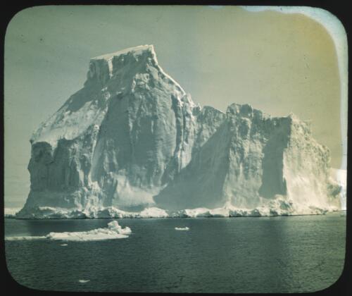 [Large iceberg] [picture] : [Antarctica] / [Frank Hurley]