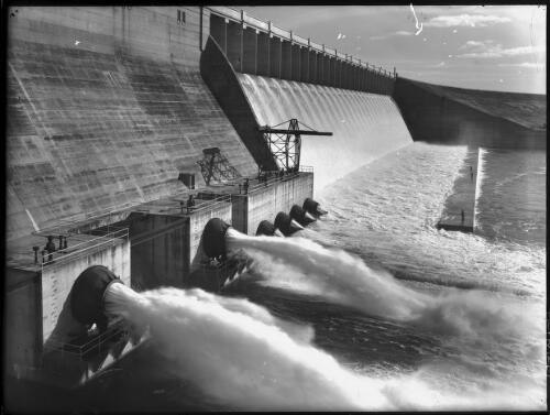 [Hume Weir and reservoir, Murray and Mitta Mitta Rivers] [picture] : [Victoria] / [Frank Hurley]