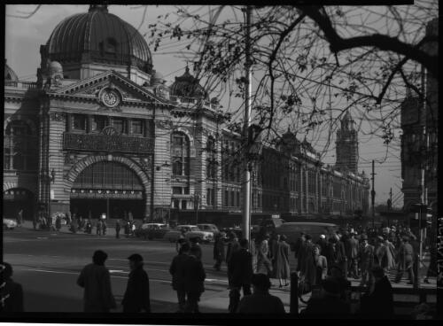 Flinders St Station Melbourne [picture] : [Melbourne, Victoria] / [Frank Hurley]