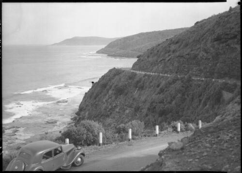 Great Ocean Road, Lorne Vic. [picture] : [Lorne, Victoria] / [Frank Hurley]