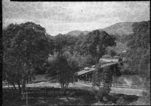 Bridge over Goulburn River at Seymour Vic [picture] : [Seymour, Victoria] / [Frank Hurley]