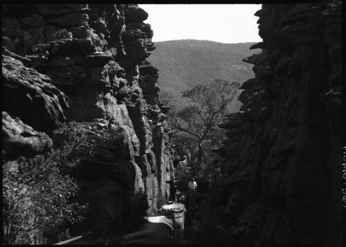 The Cleft, Grampians [picture] : [Melbourne, Victoria] / [Frank Hurley]