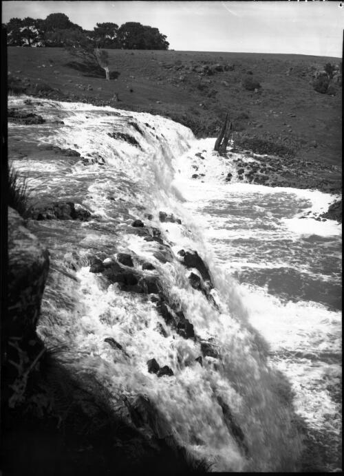 MacKenzie Falls, Grampians [picture] : [Victoria] / [Frank Hurley]