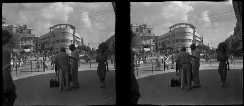 Tel Aviv stereos [showing a city intersection] [picture] / [Frank Hurley]