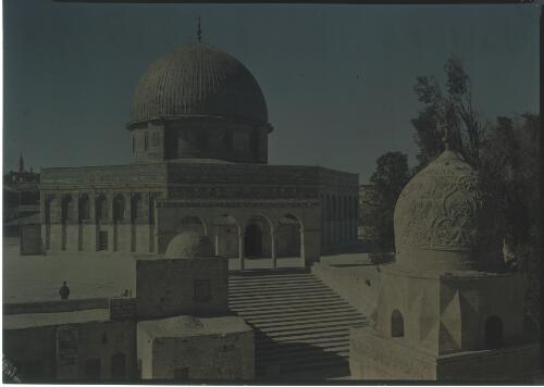 Haram esh Sherif Jerusalem [with steps, small domes and Dome of the Rock] [picture] / [Frank Hurley]