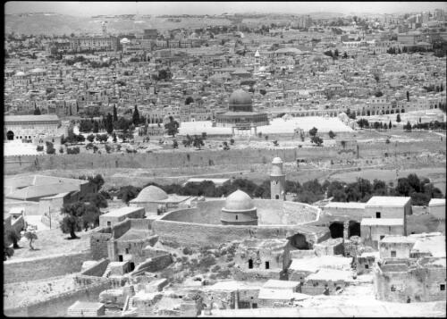 Jerusalem from tower Russian Church Mt of Olives [with Dome of the Rock and the Temple Moun] [picture] / [Frank Hurley]