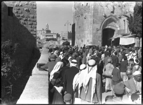 Jaffa Gate Jerusalem [with figures] [picture] / [Frank Hurley]