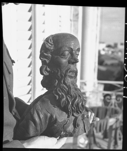 Jerusalem [right profile of a bust of a man with stylised flowing beard and hair] [picture] / [Frank Hurley]