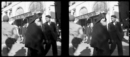 Jerusalem [in front of the Persian Rug Store] [picture] / [Frank Hurley]