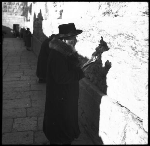 Various snaps taken in Jerusalem [Wailing Wall?] [picture] / [Frank Hurley]