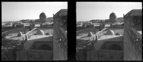 Jerusalem [in front of the Dome of the Rock, Haram esh Sharif, ca. 1940-1945] [picture] / [Frank Hurley]