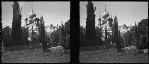 [Russian Church of Saint Mary Magdalene, Dome of the Rock in background, ca. 1940-1945] [picture] / [Frank Hurley]
