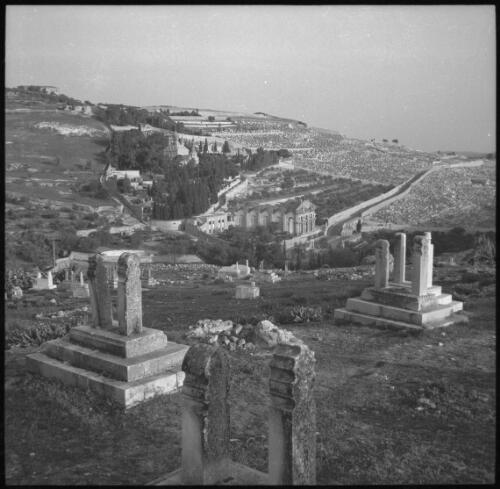 Few Jerusalem snaps [graves in cemetery, Mount of Olives with Basilica of the Agony and Russian Church of Saint Mary Magdelene in background] [picture] / [Frank Hurley]