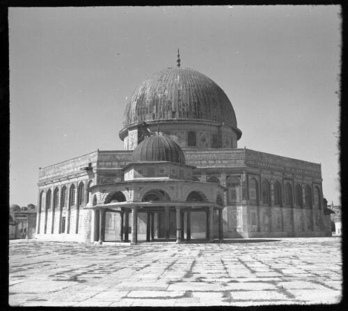 Three stereos taken in vicinity of The Dome of the Rock, actually the site of Solomons temple [2] [picture] / [Frank Hurley]