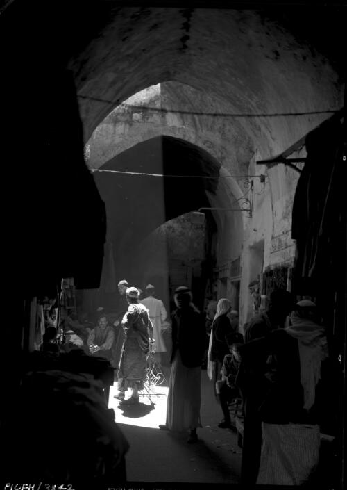 Scene in Bazaar Jerusalem [picture] / [Frank Hurley]