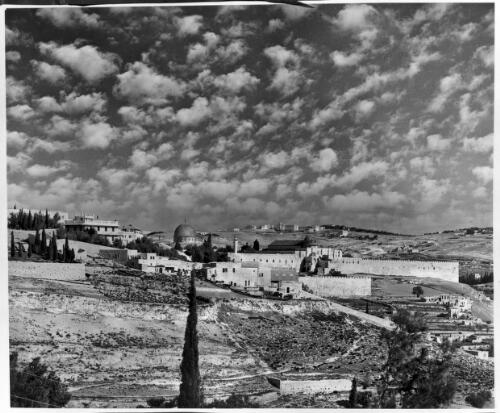 [From the Hill of Evil Counsel looking across the infamous valley of Hinnom] [picture] / [Frank Hurley]