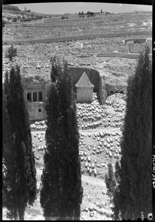 [Jewish graves outside the city, Jerusalem] [picture] / [Frank Hurley]