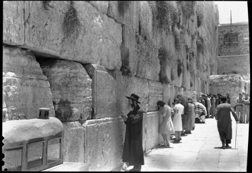 The Wailing Wall of the Jews [picture] / [Frank Hurley]