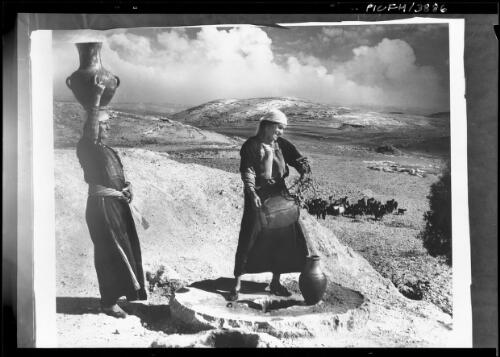 [Beit Sahour, which Christians call the Village of the Shepherds] [picture] / [Frank Hurley]