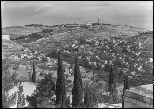 [Outside the walls of Jerusalem, view across valley of Hinnom and valley of Kedron to the Mount of Olives] [picture] / [Frank Hurley]