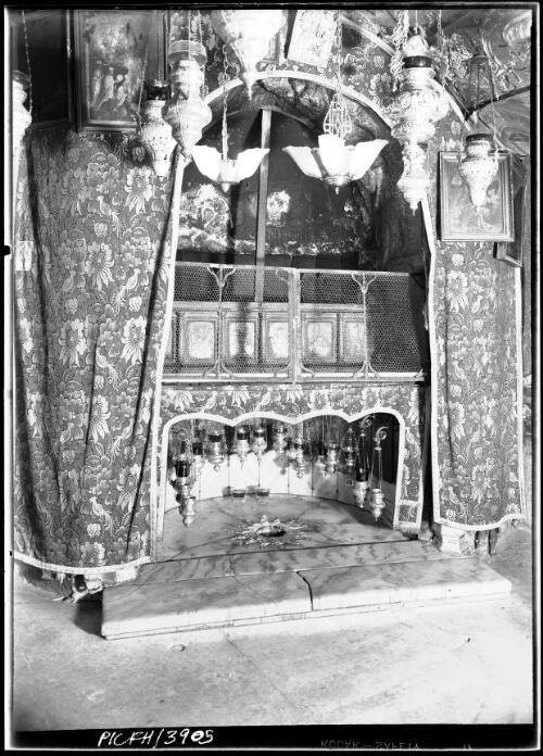 [The chapel within the Church of the Nativity, Bethlehem] [picture] / [Frank Hurley]
