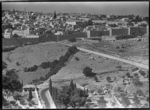 Panorama of Holy City [1] [picture] / [Frank Hurley]