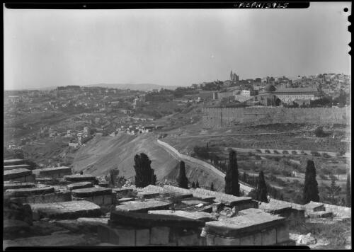 Panorama of Jerusalem from the Mount of Olives [picture] / [Frank Hurley]