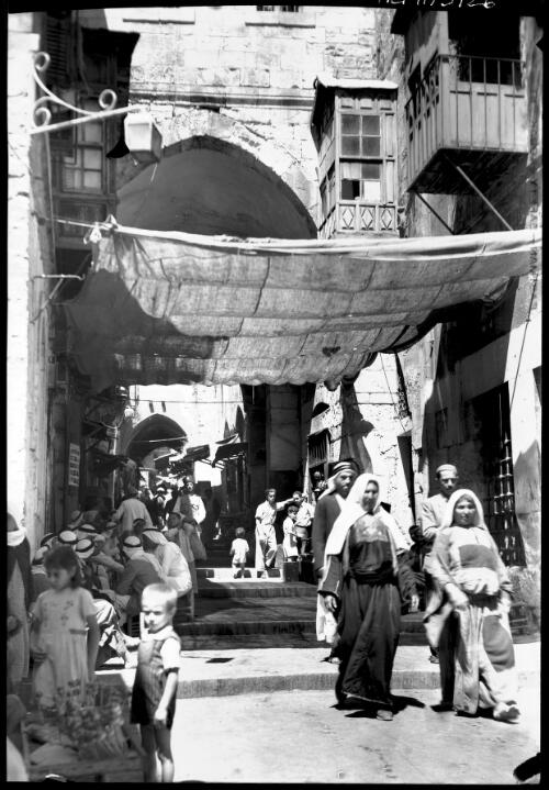 Street scene in Old Jerusalem [picture] / [Frank Hurley]