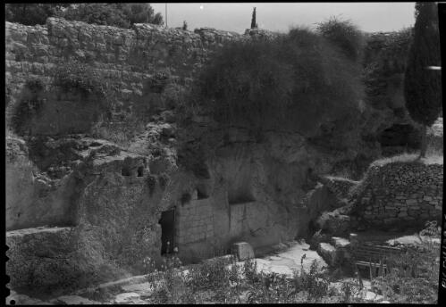 [Stone wall entrance at the eastern wall of Jerusalem?] [picture] / [Frank Hurley]