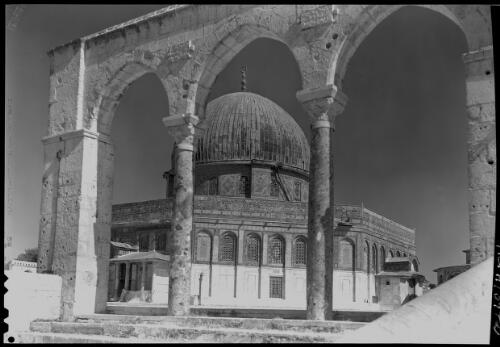 The Mosque of Omar Jerusalem [1] [picture] / [Frank Hurley]